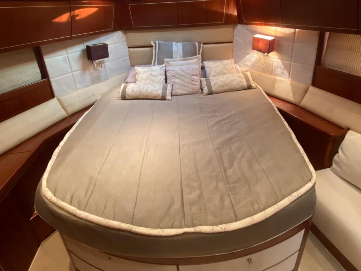 מלון סנט אדריה דה בסוס Yacht In Barcelona מראה חיצוני תמונה