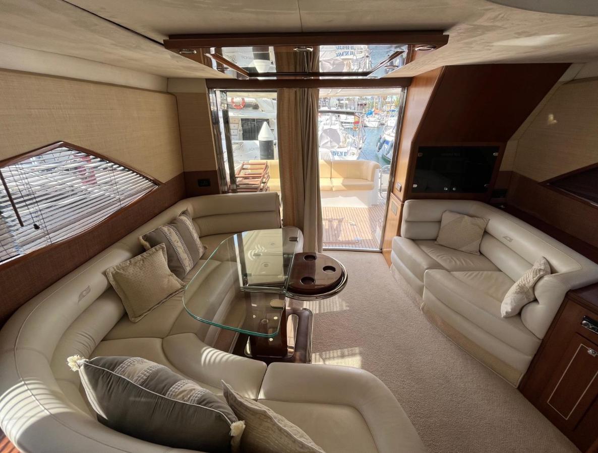 מלון סנט אדריה דה בסוס Yacht In Barcelona מראה חיצוני תמונה