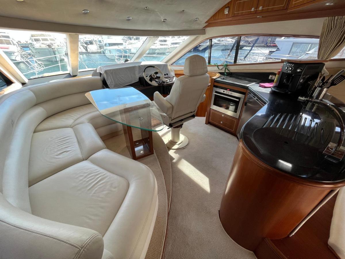 מלון סנט אדריה דה בסוס Yacht In Barcelona מראה חיצוני תמונה